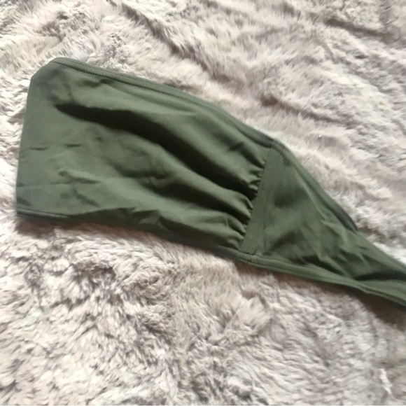 Free 🆓 with Purchase if you add to bundle. Florence and Fred Bandeau Bikini top - Picture 5 of 5